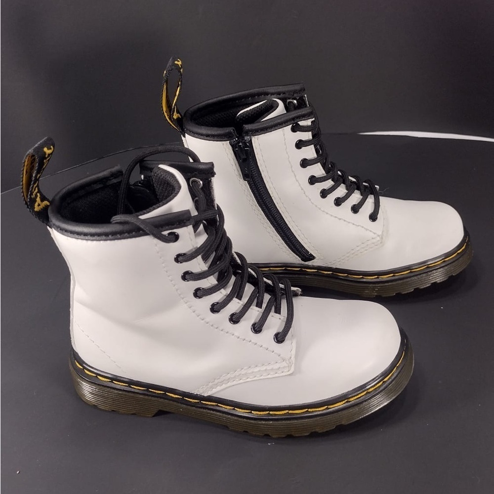 Dr. Martens White Leather Boots size 9 kids pre
Owned Exellent condition - Picture 4 of 7